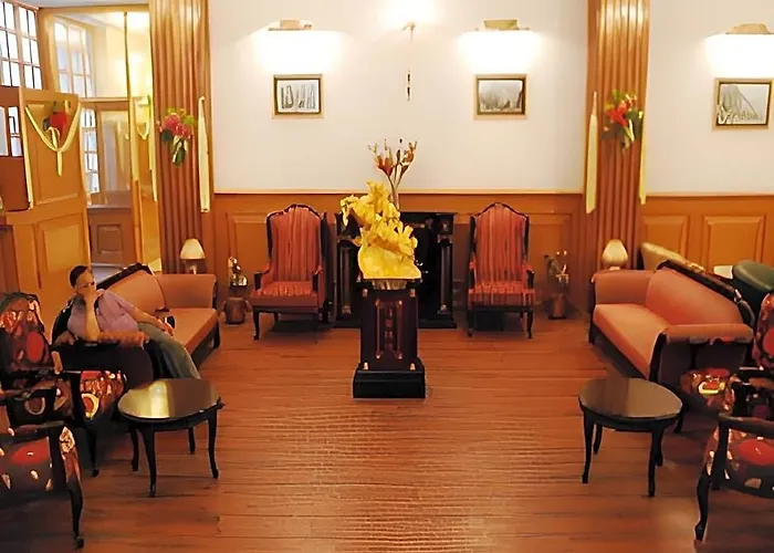 Moon International Hotel