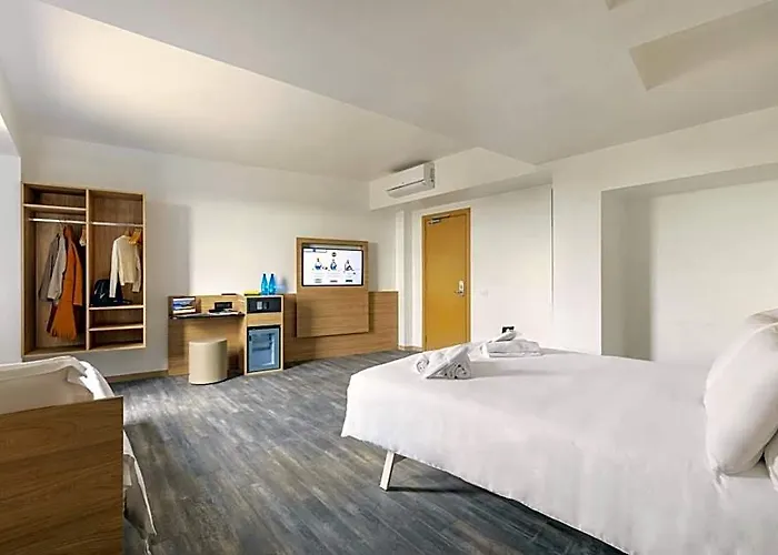G Hotel