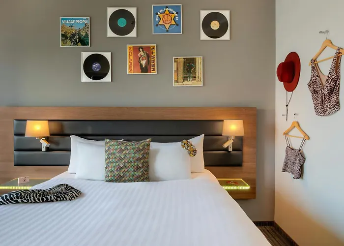 Dog friendly hotels Moxy Amsterdam Houthavens