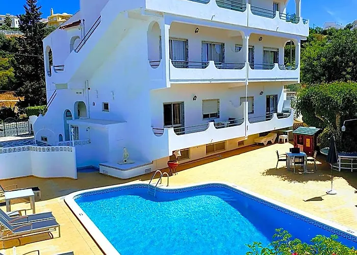 Aaa Apartments