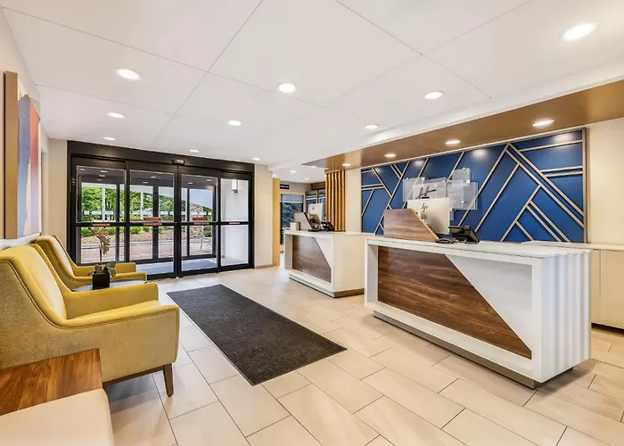 Holiday Inn Express & Suites Minneapolis - West End By Ihg
