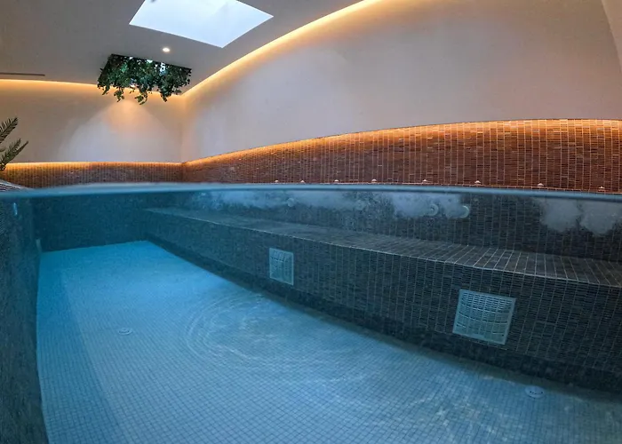 Leonidas Hotel&Apartments