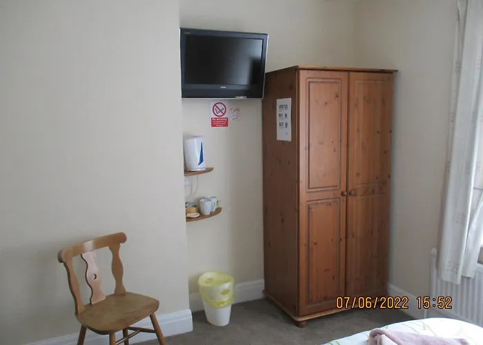 Sefton Lodge Seafront ,Panoramic Sea View Ensuite Balcony Rooms Available, Guest Garden