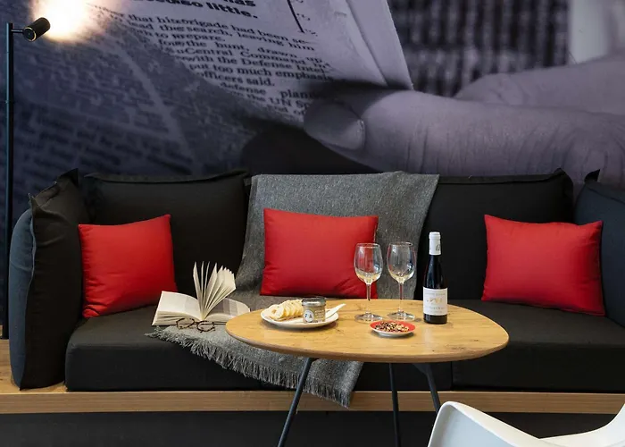  Ibis Paris Canal Saint Martin
