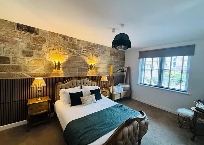 Cheap hotels Sneaton Castle
