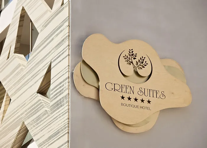 Hot Tub in Room Green Suites Boutique
