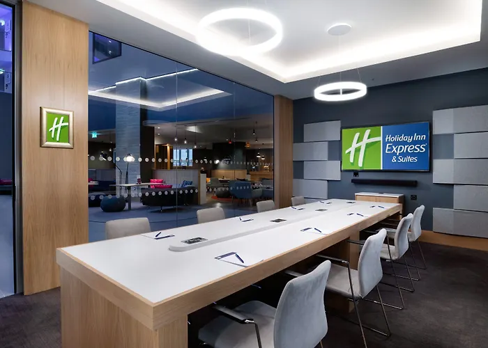 Holiday Inn Express - London Heathrow T4 By Ihg