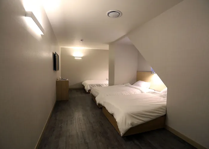 Hotel 8 Hours
