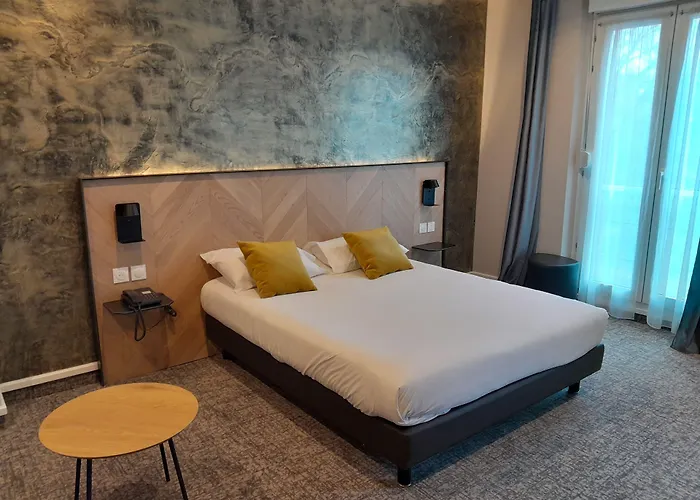 Brit Hotel Privilege Le Royal - Centre Gare