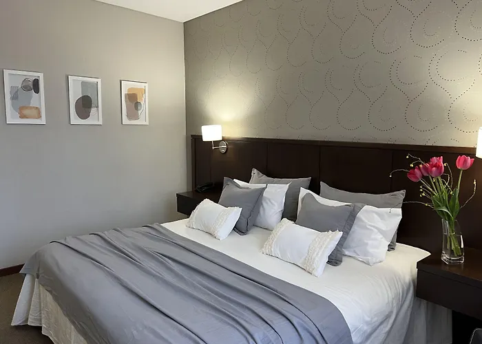 Ian Hotel