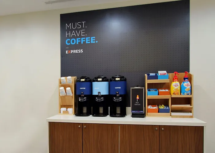 Hotels with pool Holiday Inn Express & Suites Northeast By Ihg
