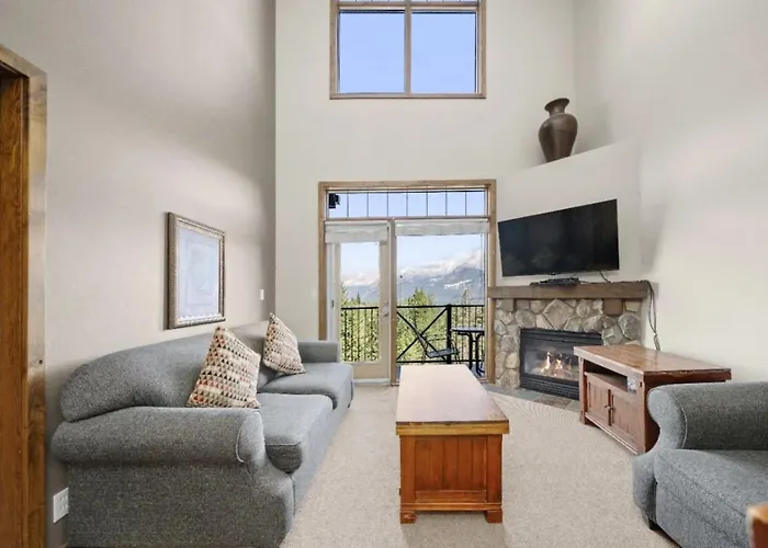 Glacier Mountaineer Lodge