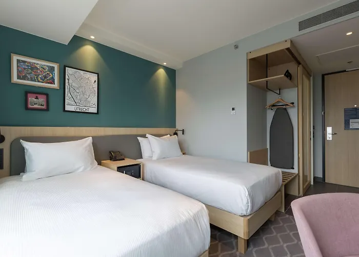 3 star hotels Hampton By Hilton Utrecht Centraal Station