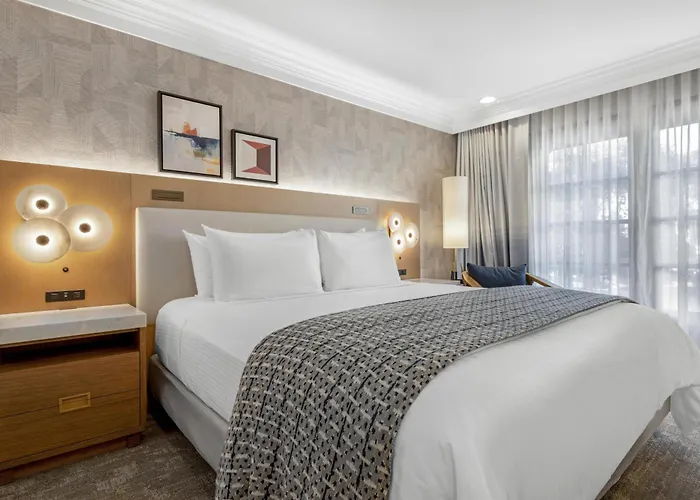 Best Western Plus Sunset Plaza Hotel