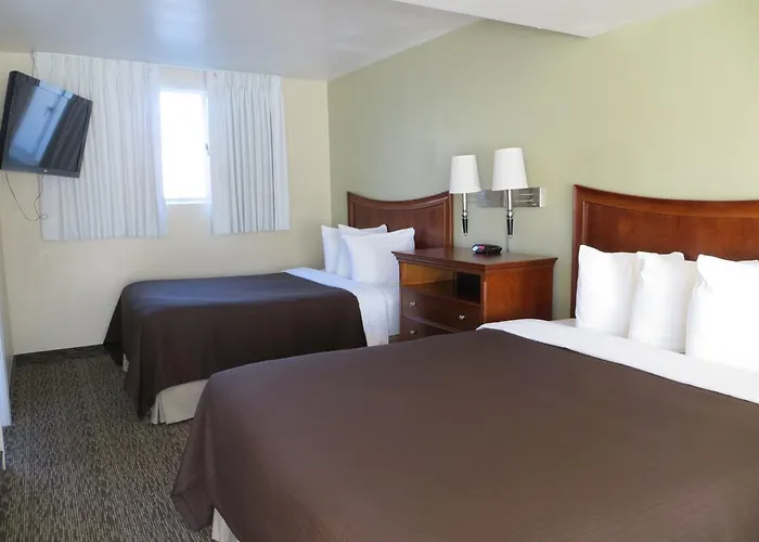 Motel: Coronet Motel