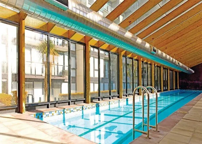 Hotel with Tennis: Melbourne Short Stay Apartments - Melbourne Cbd