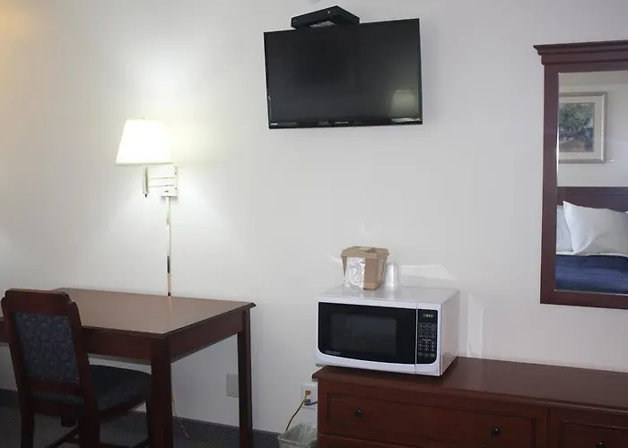 Main Street Lodge And Suites