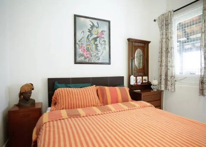 Executive Master Bedroom With Nature Environment