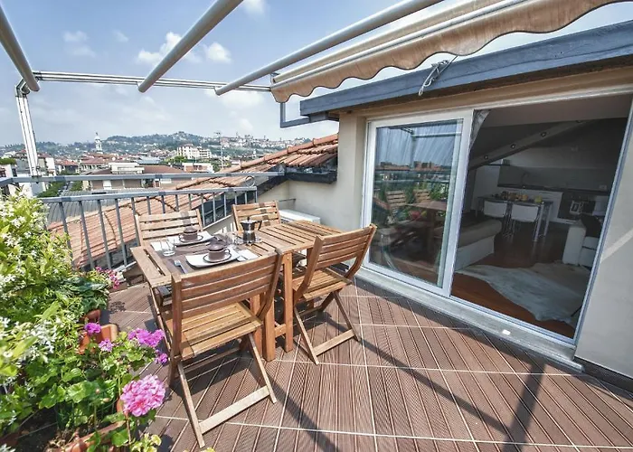  Cute & Cozy Terrace