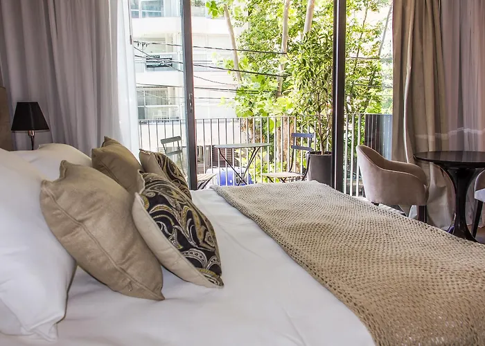 Nuit Hotel