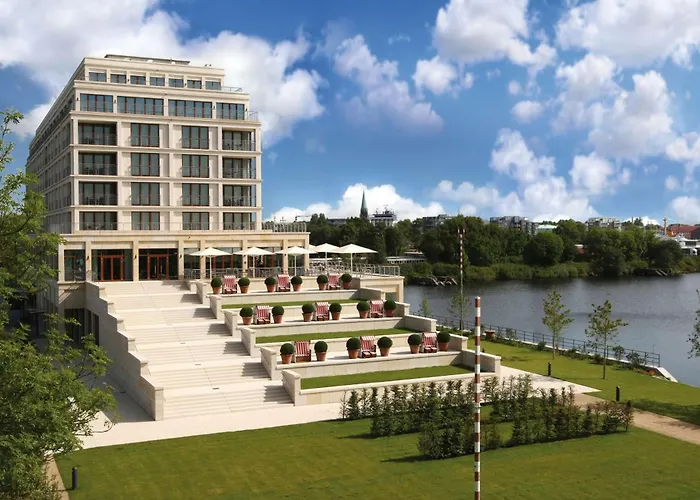 Hotel met zwembad: ATLANTIC Hotel Wilhelmshaven