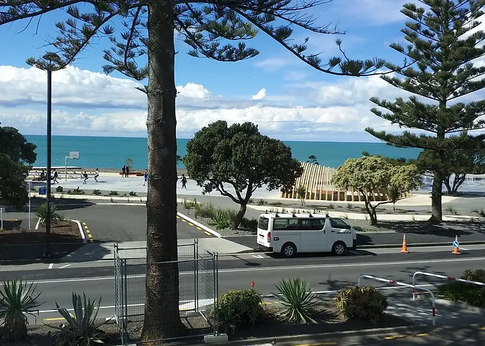 Beach Hotels Napier Art House Backpackers