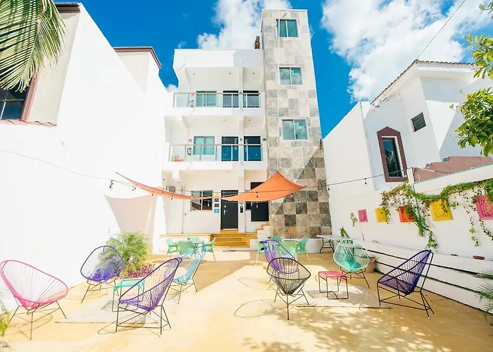 Hotel near College: The Mermaid Hostel Beach (Adults Only)