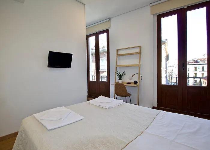 Bridge Huertas - Hostal