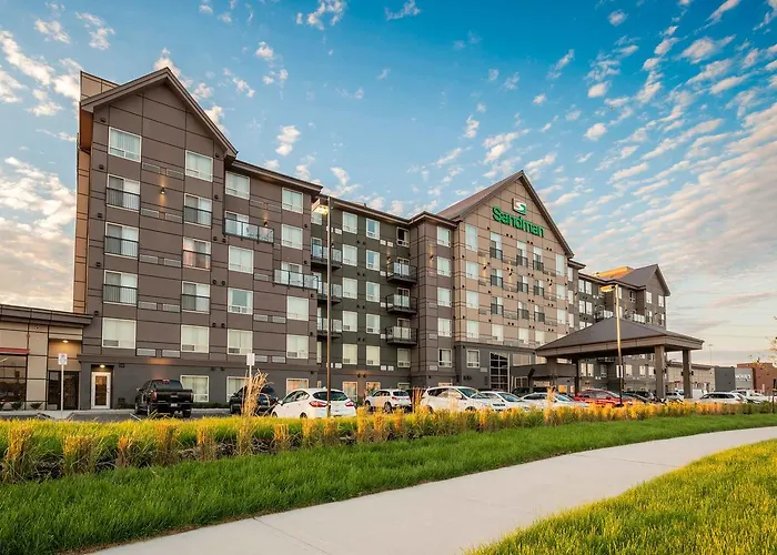 3 star hotels Sandman Hamilton