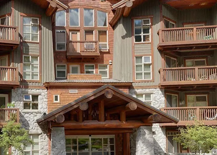 Self catering: Lost Lake Lodge