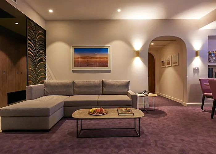 M Suite Hotel