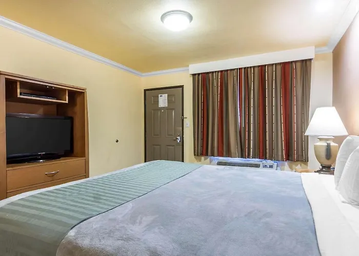 Hotel: Rodeway Inn & Suites Near The Coliseum & Arena