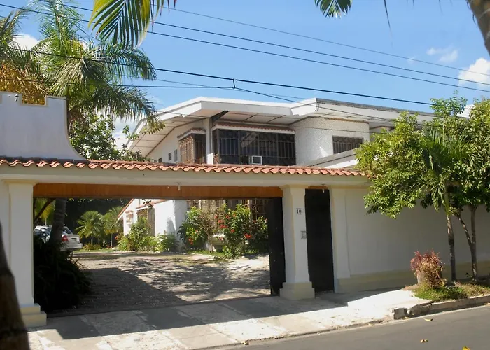 3 star hotels Santa Elena