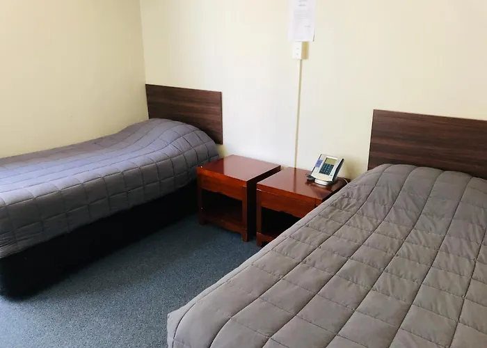 Hotels with tennis Harbour City Motor Inn