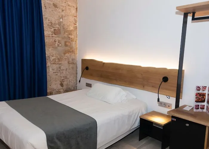  Hostal Paris