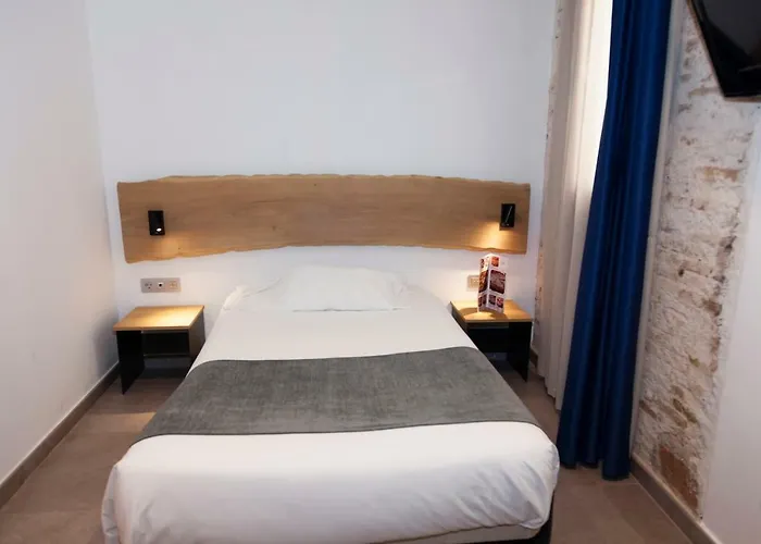  Hostal Paris