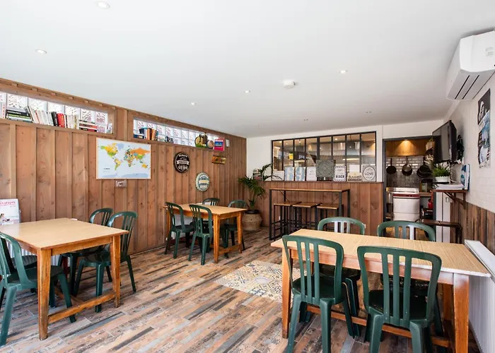 Villa Zenith Hostel-La Surf House