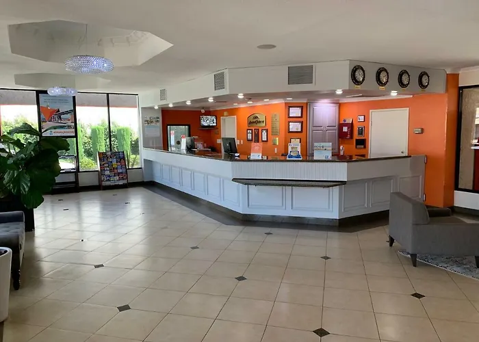 Howard Johnson By Wyndham Reseda & Suites