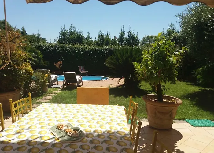Hotel con piscina: L'affittacamere nel parco Appia Antica