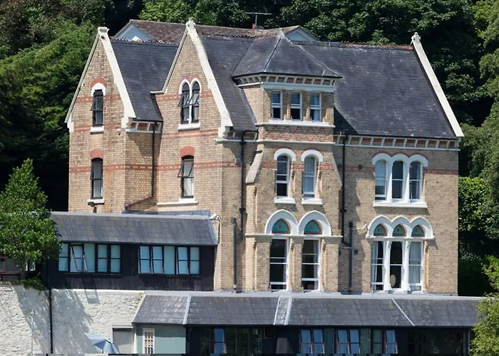 The Elmfield, 8 Bed Villa With Heated Indoor Swimming Pool And Cocktail Bar
