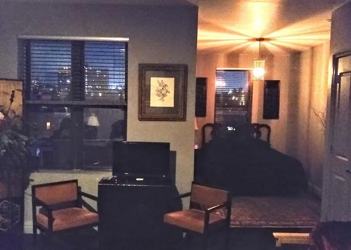 Hotels Close to Airport Gallery House