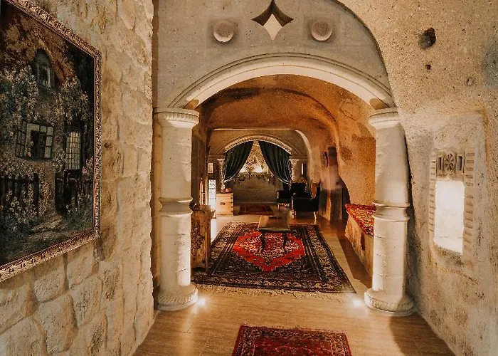 Holiday Cave Hotel